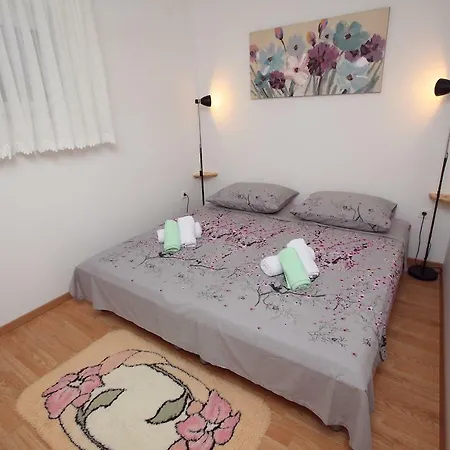 Luka Apartment *