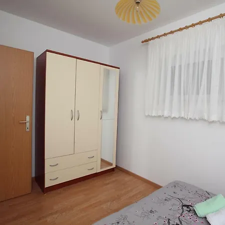 Luka Apartment *