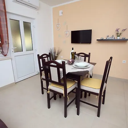 Apartment Luka *